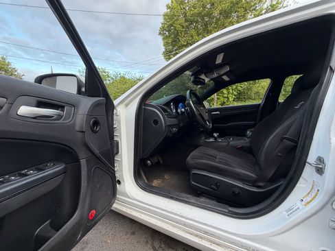 Used 2012 Chrysler 300 S RWD image 23