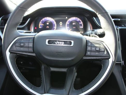 Used 2023 Jeep Grand Cherokee L Laredo image 37