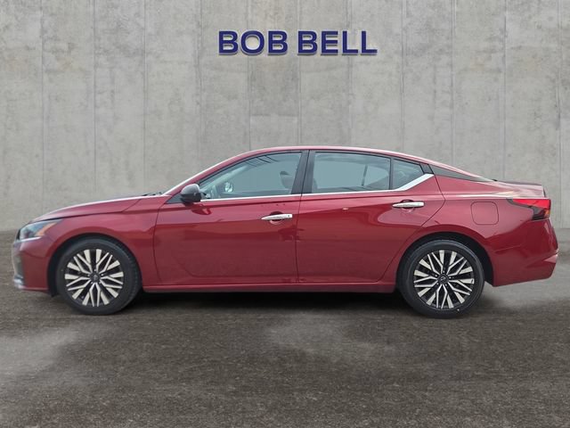 Used 2024 Nissan Altima 2.5 SV FWD image 2