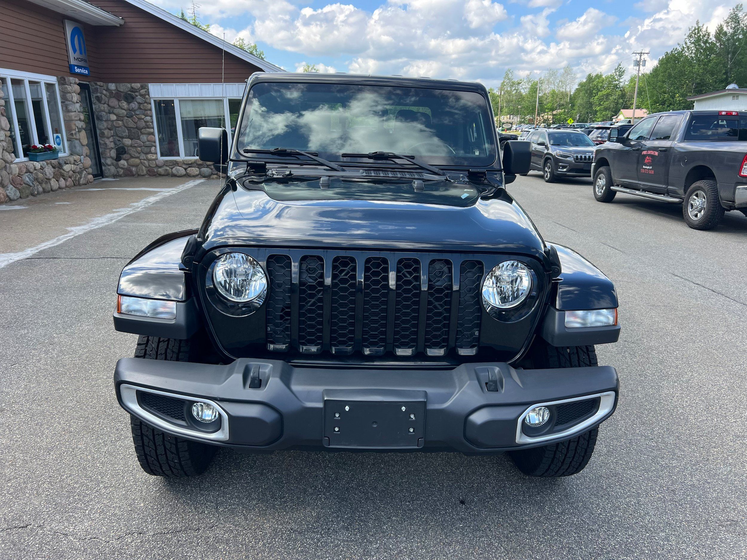 Used 2021 Jeep Gladiator Sport AWD/4WD image 2
