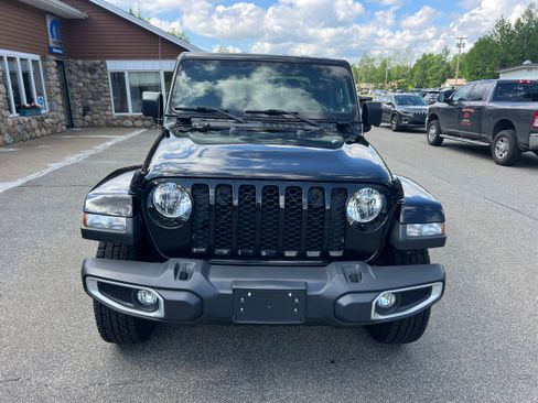 Used 2021 Jeep Gladiator Sport AWD/4WD image 2