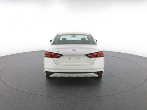 Used 2025 Nissan Altima 2.5 SV FWD image 3