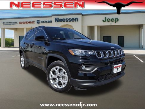 New 2026 Jeep Compass Latitude image 1