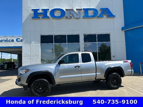 Used 2020 Toyota Tacoma SR w/ SX Package AWD/4WD image 1