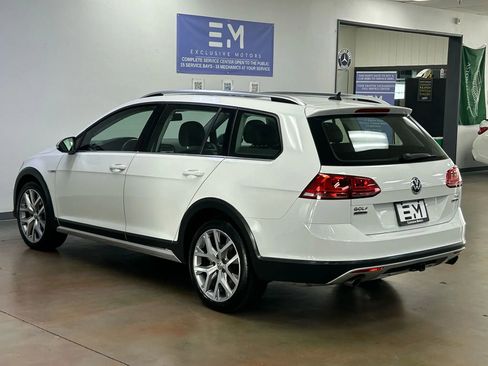 Used 2017 Volkswagen Golf Alltrack S image 5