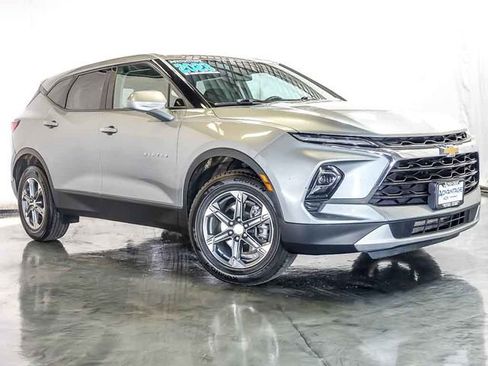 Used 2023 Chevrolet Blazer LT FWD image 2