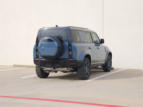 New 2026 Land Rover Defender 110 X-Dynamic SE image 4