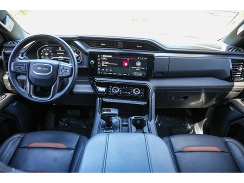 Used 2024 GMC Sierra 1500 AT4 w/ Technology Package AWD/4WD image 12