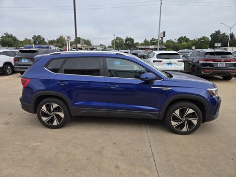 Used 2024 Volkswagen Taos SE image 5