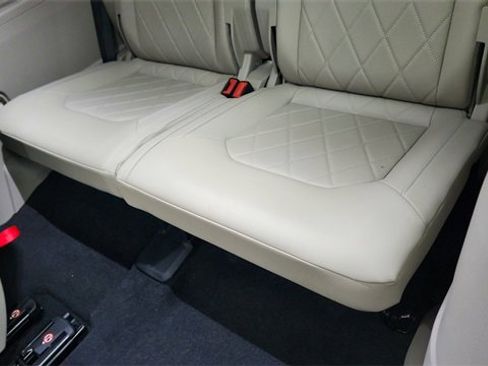 Used 2025 Volkswagen Atlas SEL Premium R-Line image 32