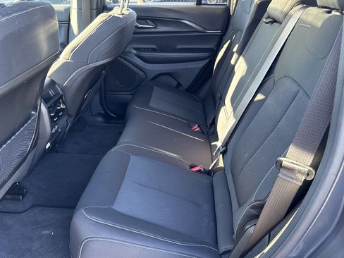 Used 2025 Jeep Grand Cherokee Laredo X w/ Luxury Tech Group I image 22