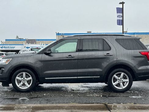 Used 2018 Ford Explorer XLT w/ Equipment Group 202A image 6