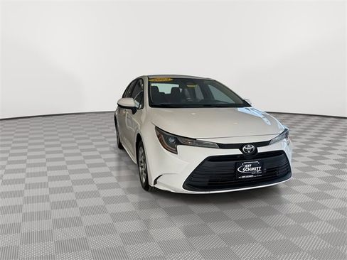 Used 2023 Toyota Corolla LE image 3