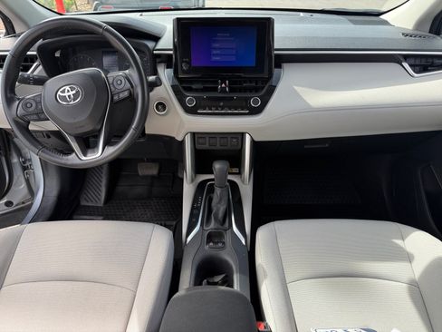 Used 2023 Toyota Corolla Cross LE AWD/4WD image 19