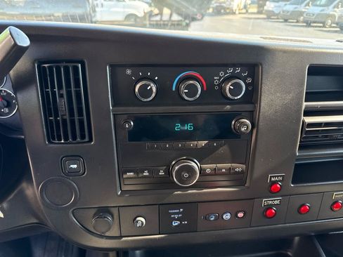 Used 2014 Chevrolet Express 2500 RWD image 15