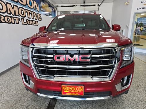 Used 2021 GMC Yukon SLT w/ SLT Luxury Package image 2