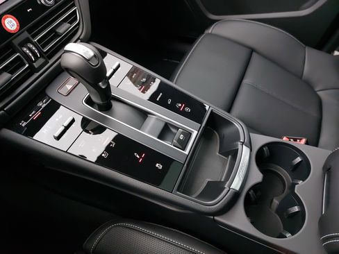 New 2026 Porsche Macan Turbo image 27