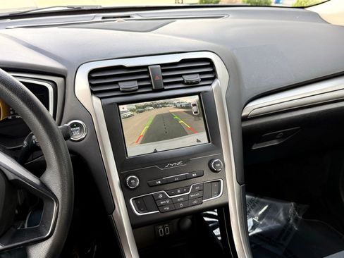 Used 2019 Ford Fusion SE FWD image 31
