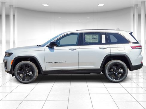 New 2026 Jeep Grand Cherokee Limited w/ Limited Altitude Package AWD/4WD image 6