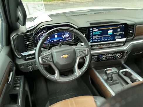 Used 2024 Chevrolet Silverado 1500 High Country AWD/4WD image 19
