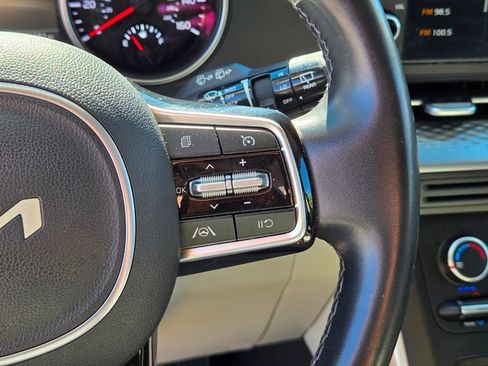 Used 2024 Kia Carnival LX image 19