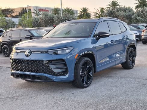 New 2026 Volkswagen Tiguan SE R-Line image 3