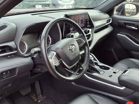 Used 2023 Toyota Highlander XSE image 8