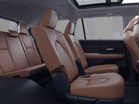 New 2026 Toyota Grand Highlander Platinum image 2