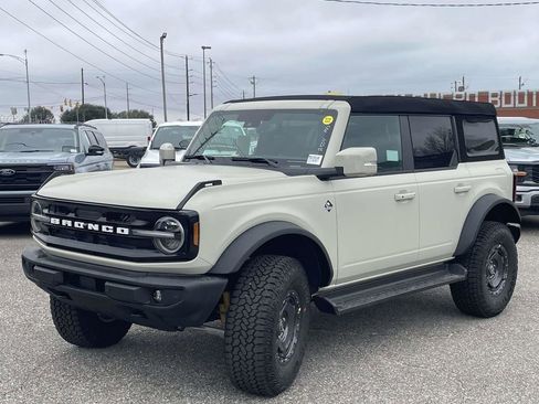 New 2025 Ford Bronco Outer Banks w/ Sasquatch Package AWD/4WD image 7
