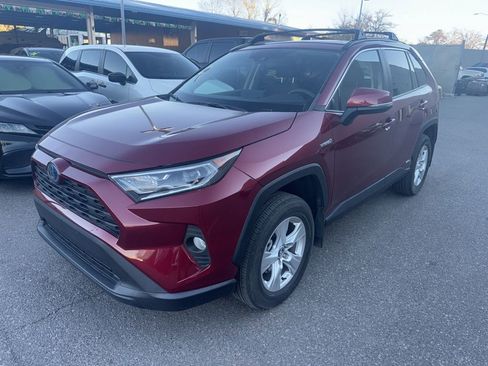Used 2020 Toyota RAV4 XLE image 2