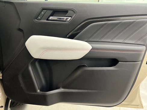 Used 2024 GMC Canyon AT4X image 23