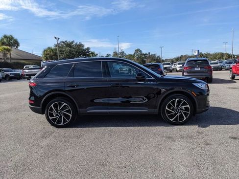 Used 2025 Lincoln Corsair Reserve image 3