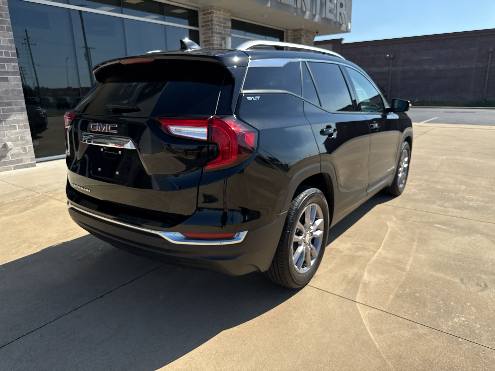 Used 2022 GMC Terrain SLT FWD image 7