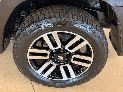 Used 2018 Toyota 4Runner Limited AWD/4WD image 27