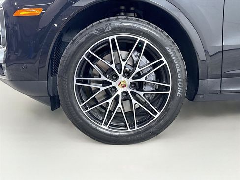 Used 2024 Porsche Cayenne Coupe AWD/4WD image 32