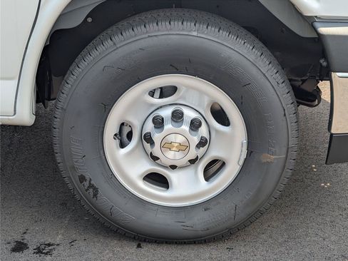 New 2026 Chevrolet Express 3500 LS w/ Chrome Appearance Package RWD image 41
