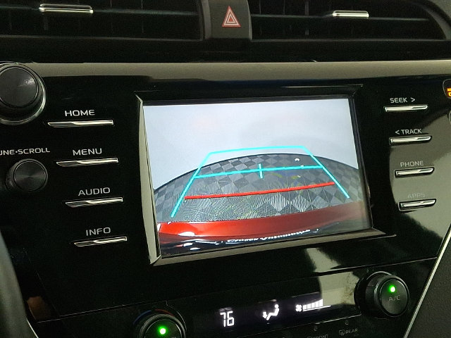 Used 2018 Toyota Camry SE FWD image 4