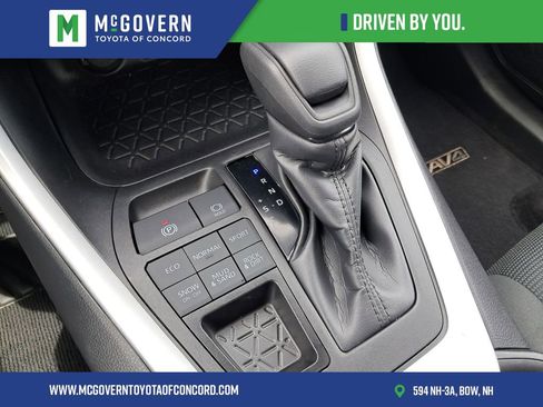 Used 2024 Toyota RAV4 LE AWD/4WD image 28