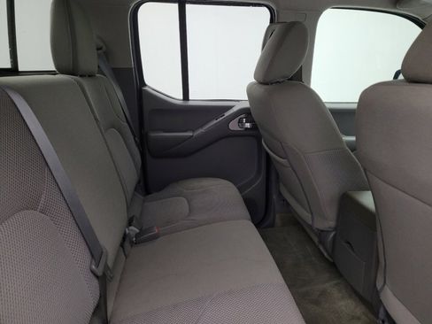 Used 2018 Nissan Frontier SV image 19