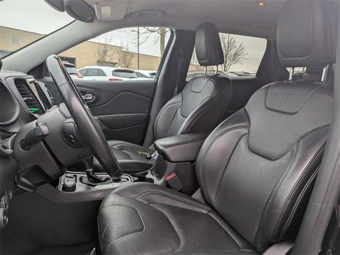 Used 2019 Jeep Cherokee Limited image 19