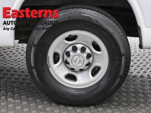 Used 2019 Chevrolet Express 2500 w/ Driver Convenience Package RWD image 28
