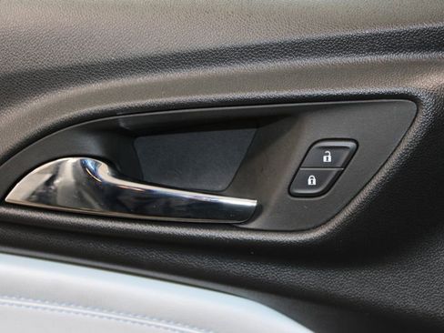 Used 2025 Chevrolet Trax LT image 33