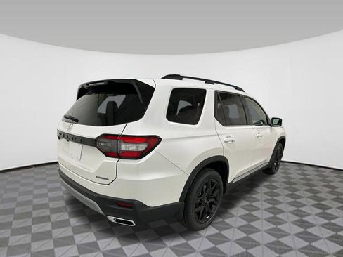 New 2025 Honda Pilot Touring image 5