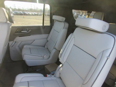 New 2026 GMC Yukon XL Denali w/ Denali Reserve Package image 14