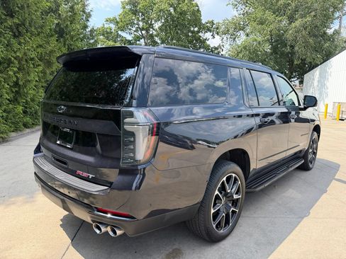 Used 2025 Chevrolet Suburban RST w/ RST Capability Package AWD/4WD image 30