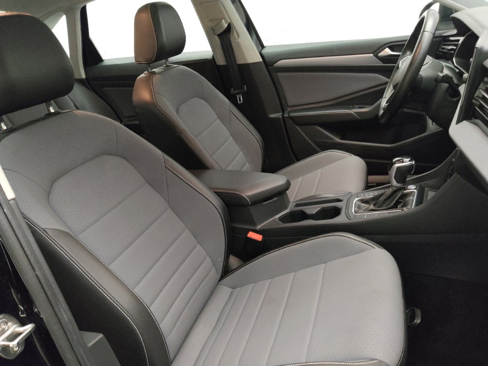 Used 2025 Volkswagen Jetta SE FWD image 21