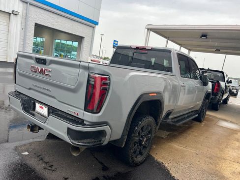 Used 2024 GMC Sierra 2500 AT4 w/ Technology Package AWD/4WD image 6