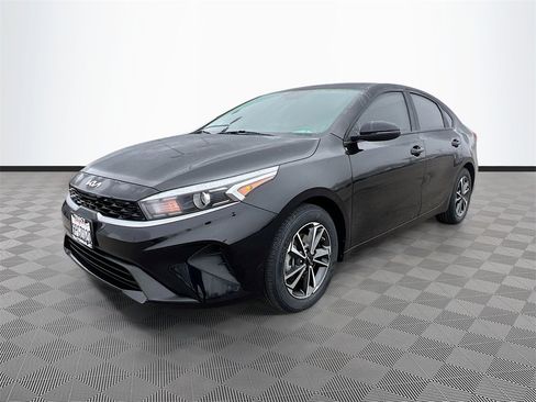 Used 2024 Kia Forte LXS w/ LXS Technology Package image 3