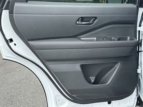 New 2025 Nissan Pathfinder SV w/ SV Premium Package image 17