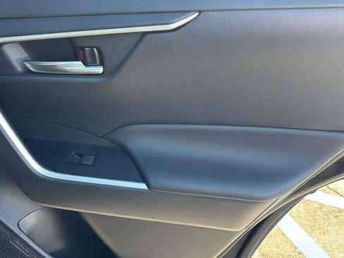 Used 2021 Toyota RAV4 XLE image 20